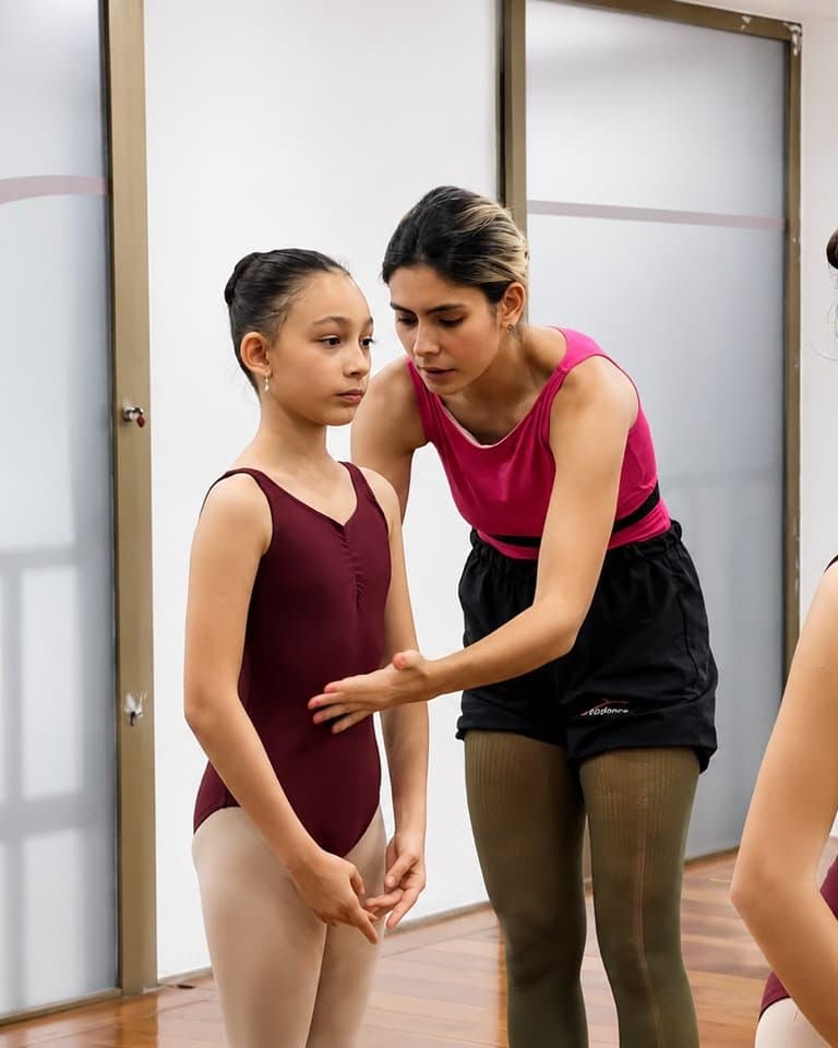 Beatriz Zabala dando clase