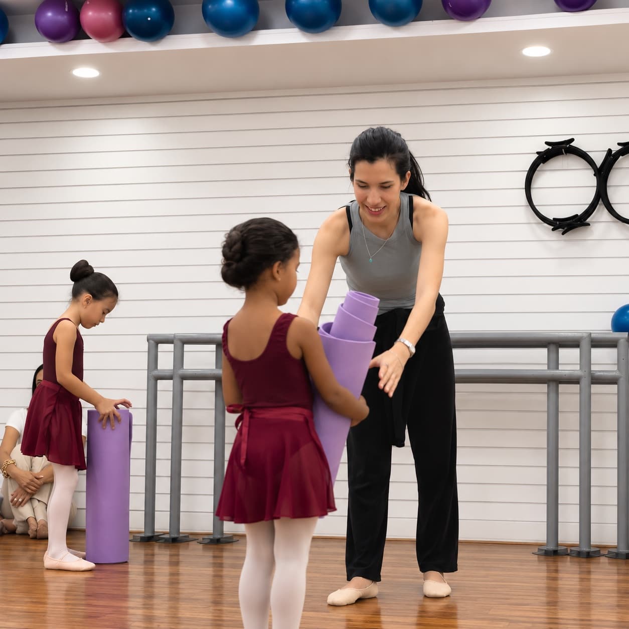 Gabriela Acevedo dando clase